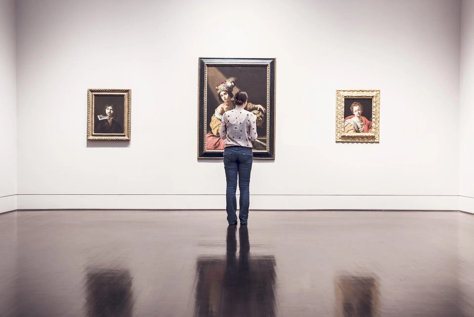 https://www.crescentcourt.com/wp-content/uploads/2023/12/exhibition-362163_1920.jpg